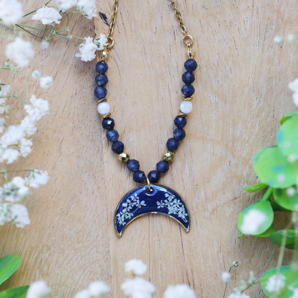 Lunula with Wild Carrot Flower