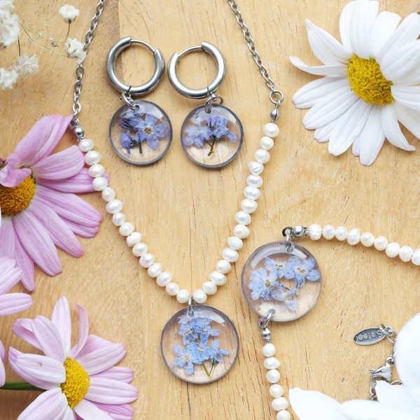 Set with forget-me-not and pearls