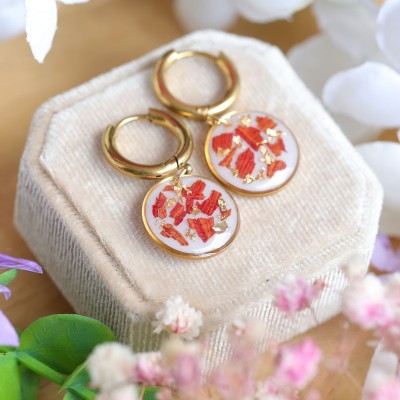 Earrings with tulip petals and gold