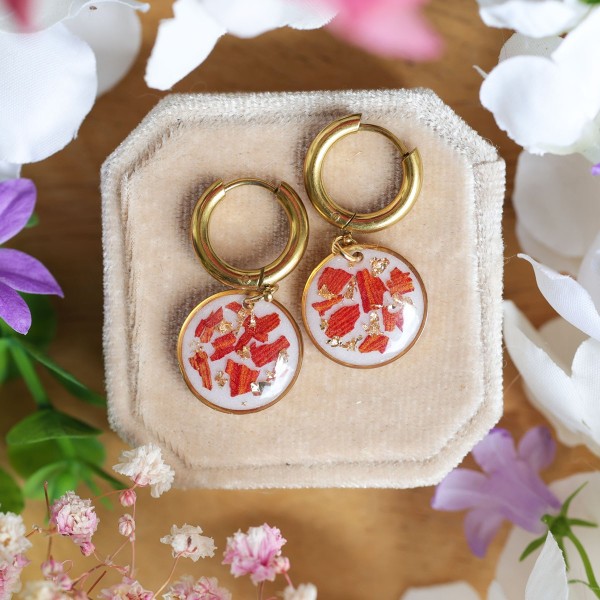 Earrings with tulip petals and gold