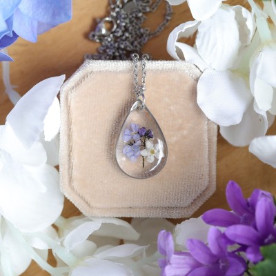Classic necklace with forget-me-not