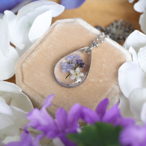 Classic necklace with forget-me-not
