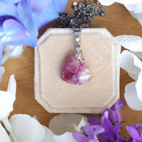 Classic heart necklace with carnation petals