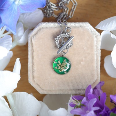 Wild carrot flower necklace