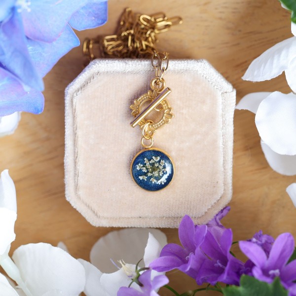 Wild carrot flower necklace