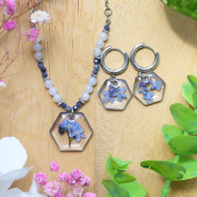 Set with forget-me-not and sapphire