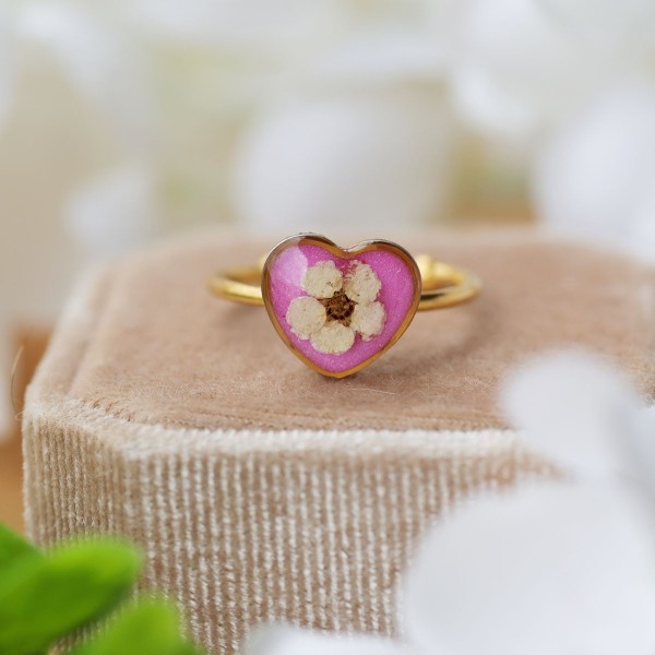 Heart ring with spirea