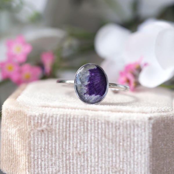 Classic ring with pansy petal