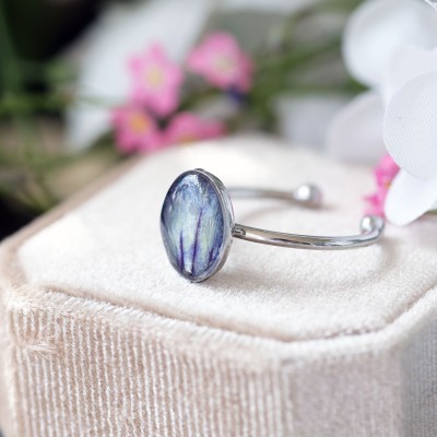 Classic ring with pansy petal