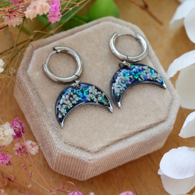 Lunula earrings with wild carrot flower