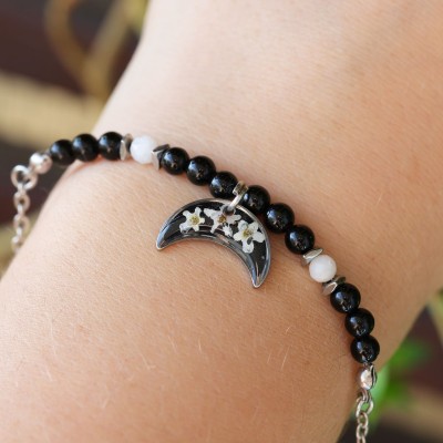 Lunula bracelet with forget-me-nots