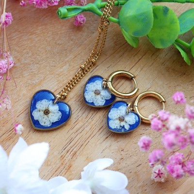 Classic heart jewelry set with spirea