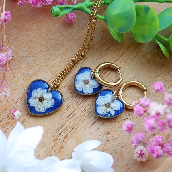 Classic heart jewelry set with spirea