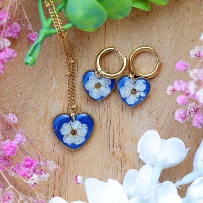 Classic heart jewelry set with spirea