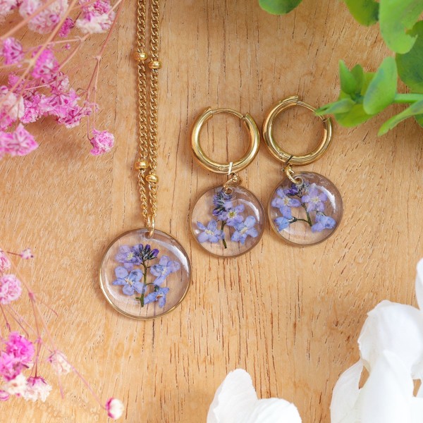 Classic jewelry set with a forget-me-not flower