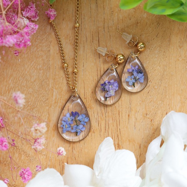 Classic jewelry set with a forget-me-not flower