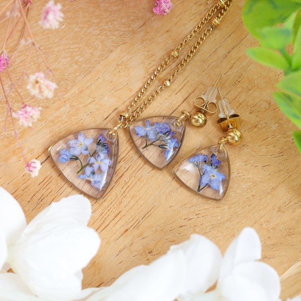 Classic jewelry set with a forget-me-not flower