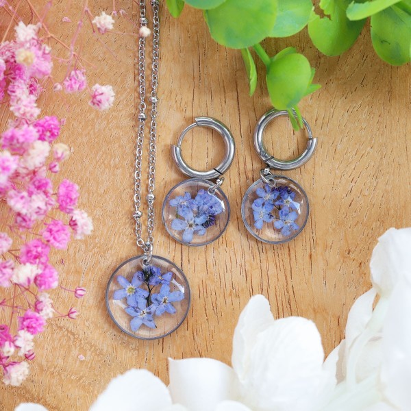 Classic jewelry set with a forget-me-not flower