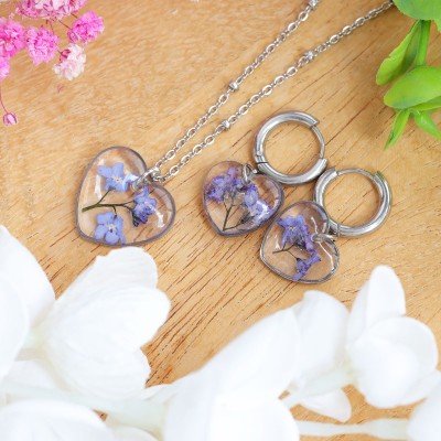 Classic heart jewelry set with forget-me-not