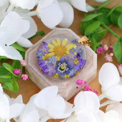 Klasyczny naszyjnik z bukietem kwiatów