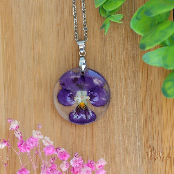 Classic pansy necklace