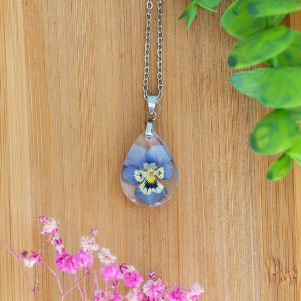 Classic pansy necklace