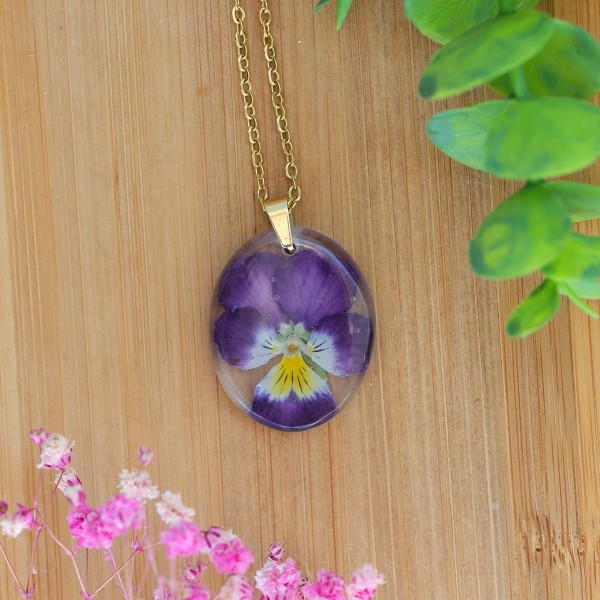 Classic pansy necklace