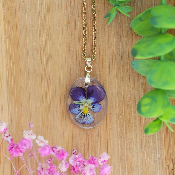 Classic pansy necklace