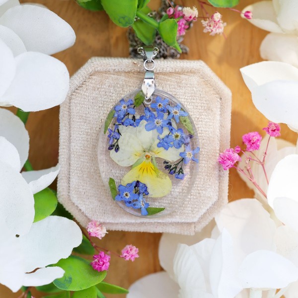 Classic necklace with pansies and forget-me-nots