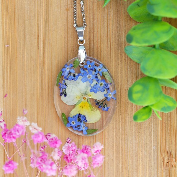 Classic necklace with pansies and forget-me-nots