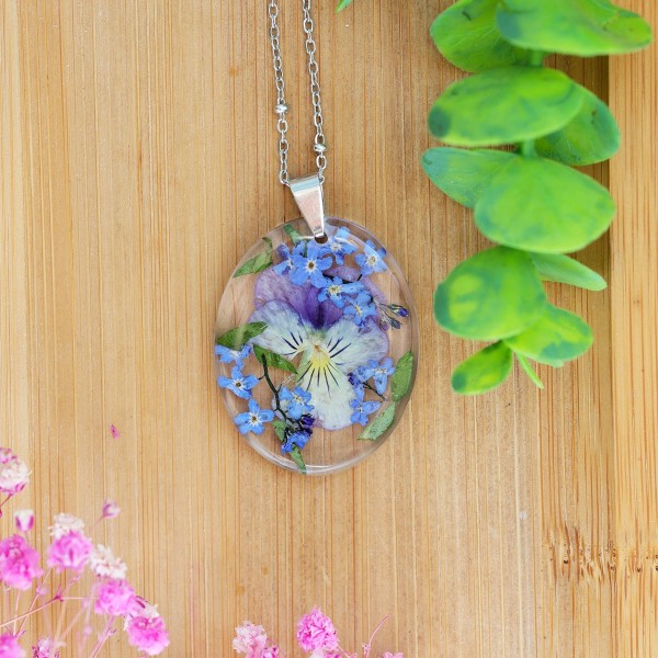 Classic necklace with pansies and forget-me-nots