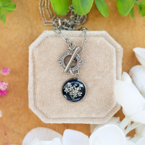 Wild carrot flower necklace