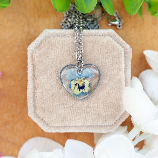 Classic pansy necklace