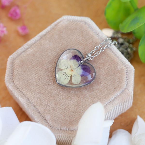 Classic pansy necklace