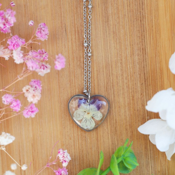 Classic pansy necklace