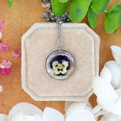 Classic pansy necklace