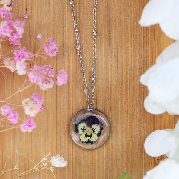 Classic pansy necklace