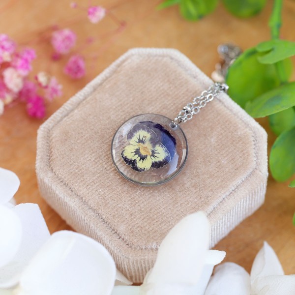 Classic pansy necklace