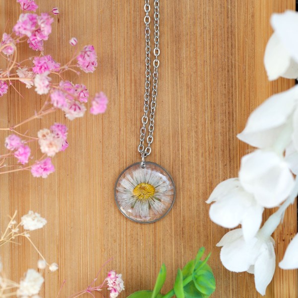Classic daisy flower necklace