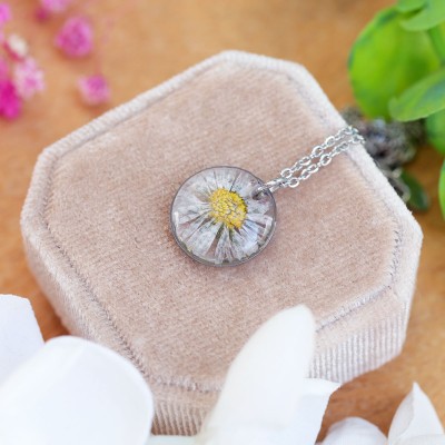 Classic daisy flower necklace