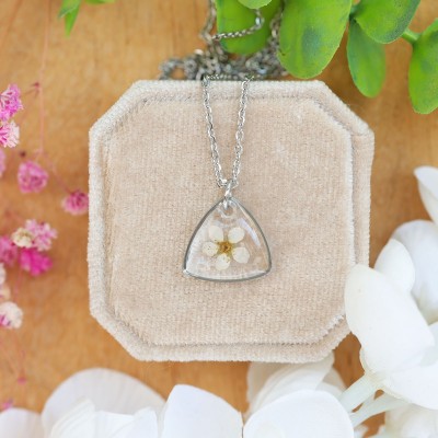 Classic necklace with spirea