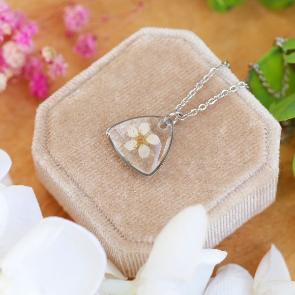 Classic necklace with spirea