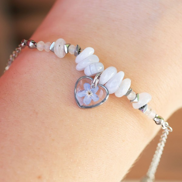 Heart bracelet with forget-me-not