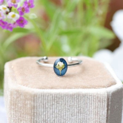Classic ring with a flower bud