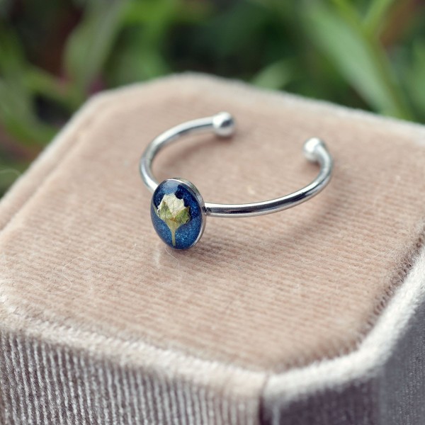 Classic ring with a flower bud