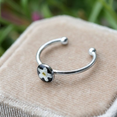 Classic ring with forget-me-not