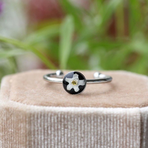 Classic ring with forget-me-not