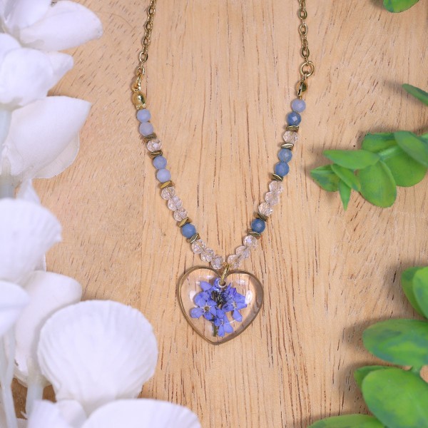 Heart necklace with forget-me-not
