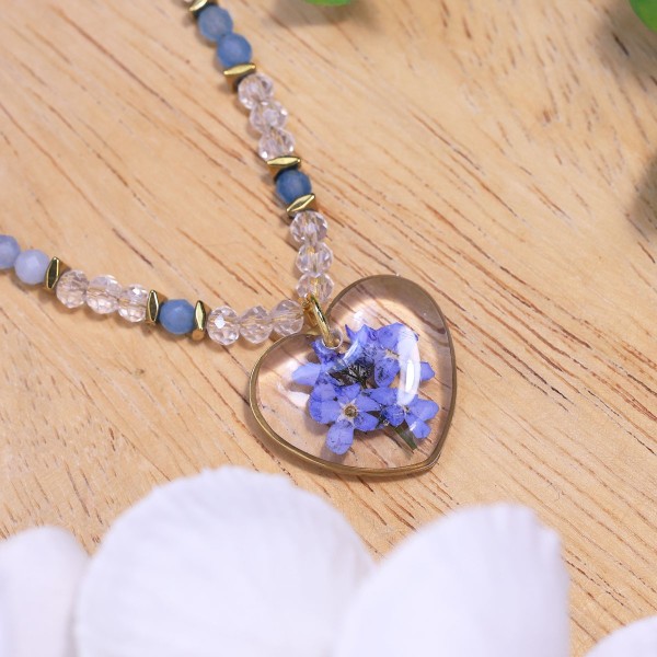 Heart necklace with forget-me-not