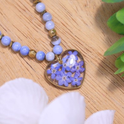 Heart necklace with forget-me-not